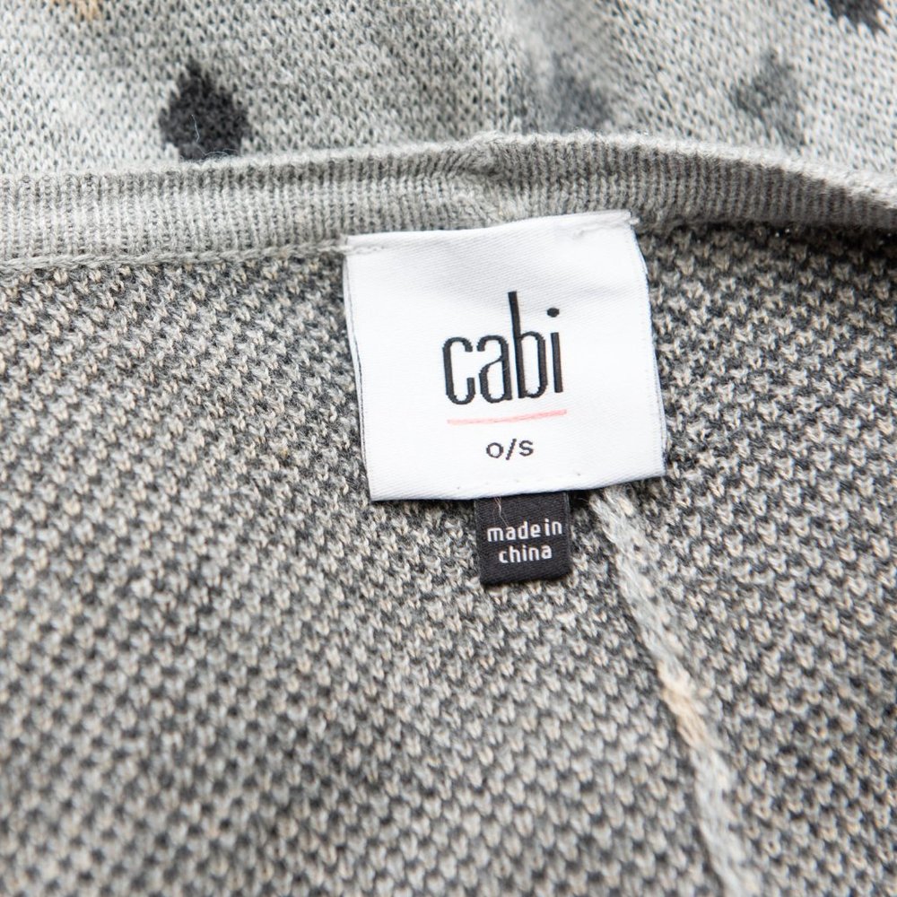 Cabi Gigi Cape Leopard Print #3115 Shrug Animal Print Cape Shawl Grey One Size - Picture 4 of 6